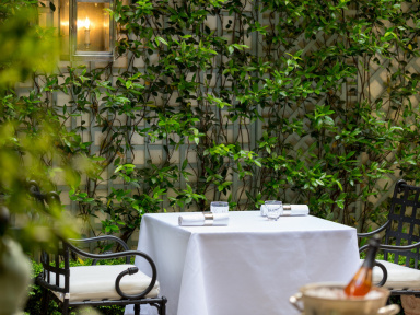 Le Clarence dévoile Le Jardin, sa terrasse estivale et éphémère 