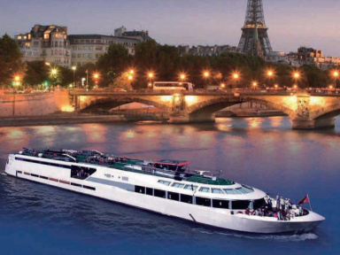 Le VIP Paris, yacht-hôtel sur la Seine, inaugure 6 suites jacuzzi