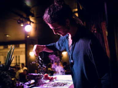 Chez Oim : Julien Sebbag s'invite dans les cuisines du Bus Palladium