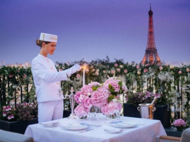 Virée en Rolls Royce Phantom dans les rues de Paris avec l’Hôtel The Peninsula Paris