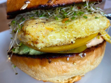 La recette du breakfast sandwich de Moïse Sfez, chef de Homer Lobster