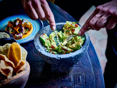 La recette du guacamole minute de Sanjay Dwivedi, chef du restaurant Coya