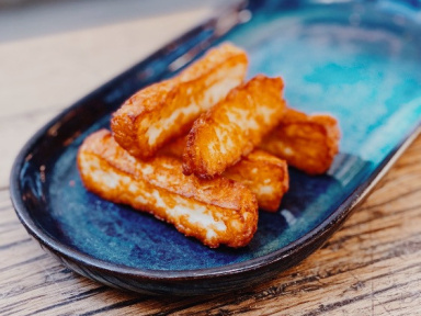 La recette du halloumi frit de Juan Arbelaez, chef de Yaya