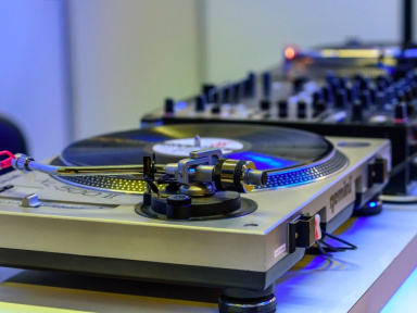 Insolite : A Berlin, un centre de vaccination en club techno