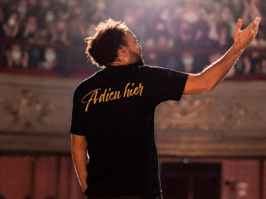 Fabrice Éboué au Point Virgule avec son spectacle Adieu hier en juillet 2022