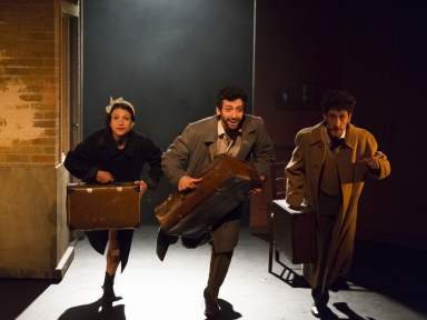 Les Crapauds fous : la comédie d'aventure au Théâtre des Béliers Parisiens