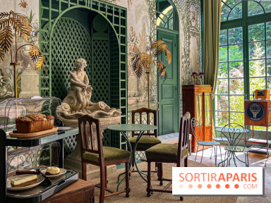 Le Café des Rêves du Grand Hôtel des Rêves : un café et son jardin secret dans un décor de théâtre