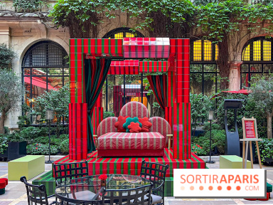 Plaza Athénée : une installation design XXL gratuite signée Uchronia exposée dans la cour du palace