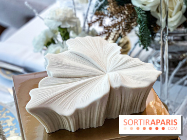La bûche de Noël Fleur de Vanille du Shangri-La Paris 2025 par Timothy Lan, une création haute couture