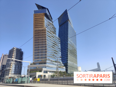 Quelles sont ces deux tours penchées à Paris dont l'architecture donne l'impression qu'elles vont tomber ?