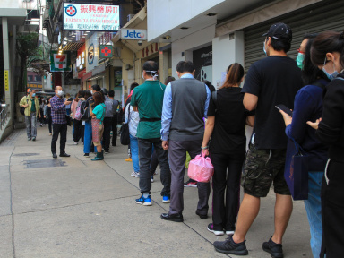 Covid : les enquêteurs de l'OMS arrivés en Chine bloqués par manque des autorisations nécessaires