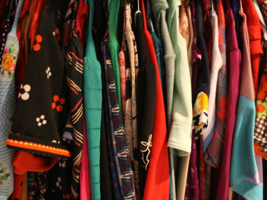 Nouvelle bourse aux vêtements à 1€ chez Emmaüs Coup de main 