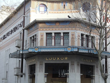 Pourquoi y a-t-il un temple pharaonique en plein milieu du 10e arrondissement ?