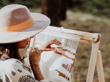JEMA 2026 : apprenez à utiliser un métier à tisser dans un atelier du 20e