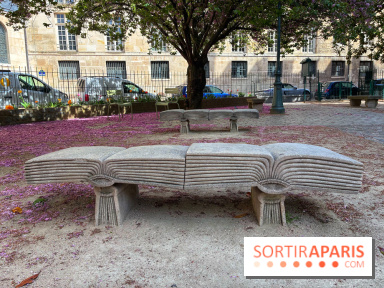 Ce parc parisien dans le 6e arrondissement cache deux bancs en forme de livre