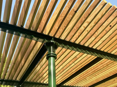 Canicule : la ville de Paris expérimente des ombrières en bois pour créer des ilots de fraicheur