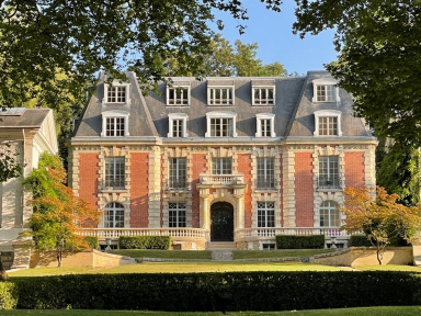 VISITEZ LE CHATEAU DES STARS