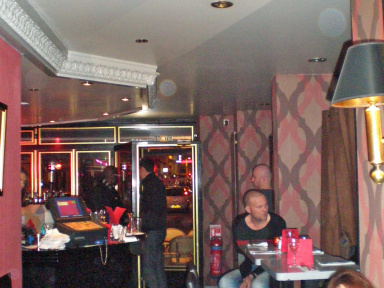 le napoléon, restaurant, brasserie, murs rouge