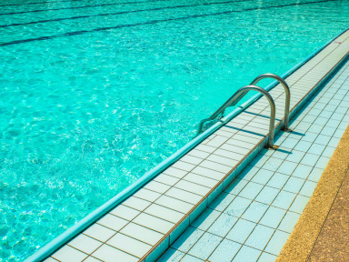 Centre aquatique de Maisons-Alfort (94) : bassins sportifs, balnéo et salle de sport 