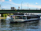 Une croisière gourmande et romantique sur la Seine à bord du Diamant Bleu