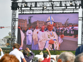 En images : la messe géante sur les Champs-Elysées du Pape Léon XIV