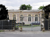 D'où vient ce sublime palais rose situé en région parisienne ?