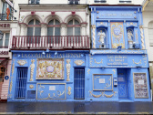 La Comédie Italienne et sa belle façade colorée, témoignages du théâtre franco‑italien à Paris