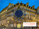 Les illuminations de Noël 2025 de la Maison Dior au 30 Montaigne dès ce week-end à Paris - le thème