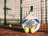 Une piste de padel s'installe au pied de la Tour Eiffel pendant deux mois