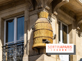 La ruche insolite, vieille enseigne aux Halles