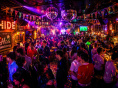 Un lieu de fête inédit : un pub, une discothèque et speakeasy-bar caché dans une chapelle souterraine