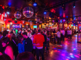 Un super lieu de fête : un pub, une discothèque et speakeasy-bar caché dans une chapelle souterraine