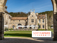 Les Chasses, le restaurant insolite avec une superbe terrasse à l'Abbaye des vaux de Cernay dans les Yvelines