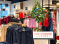 Valvert Croix Blanche : le complexe shopping-loisirs XXL en Essonne avec fontaine et parc à dinosaures
