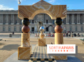 Paris : quel est ce portail monumental installé sur la place du Louvre ?