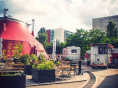 Le Nouveau Tigre, restaurant du Cirque Electrique vous accueille sur sa terrasse tout l'été