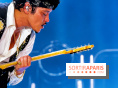 Bruno Mars, guitare en main au Stade de France