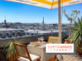 La terrasse estivale du Printemps Haussmann 2025 avec vue sur Paris et la Tour Eiffel