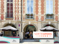 Mode, smoothies et collagène : une grande maison ouvre son pop up wellness sur la place des Vosges