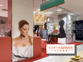 Céline Dion à Paris : T-shirts, vinyles, macarons… un pop-up ouvre à Haussmann - avis et photos
