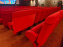 Visuels salles de spectacle et théâtres - salle de cinéma fauteuil rouge