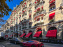 Plaza Athénée : une installation design XXL gratuite signée Uchronia exposée dans la cour du palace - 2