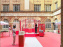 Ce pop up beauté d'une célèbre maison italienne change une école du Marais en fête foraine