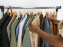 Des vêtements de seconde main offerts gratuitement aux étudiants dans cette boutique parisienne
