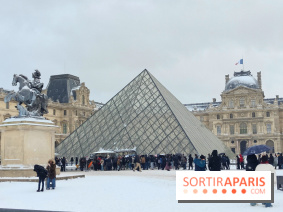 La Neige à Paris - Musée du Louvre pyramide
