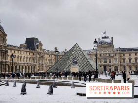 La Neige à Paris - Musée du Louvre pyramide