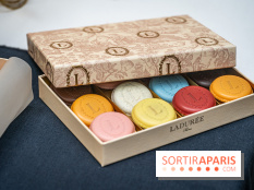 La bûche coffrets de Noël en trompe l'œil de Ladurée 2024 par Julien Alvarez et les créations de fête - macarons