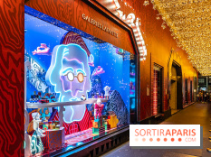 Vitrines et sapin de Noël des Galeries Lafayettes avec Clara Luciani - photos