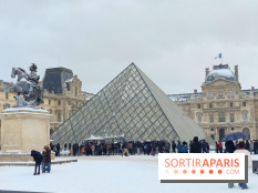 La Neige à Paris - Musée du Louvre pyramide