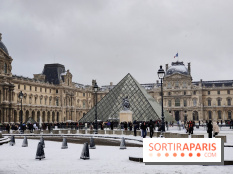 La Neige à Paris - Musée du Louvre pyramide